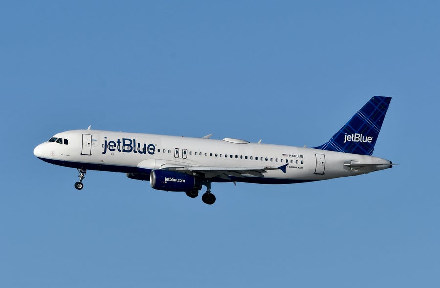 JetBlue A320 Landing